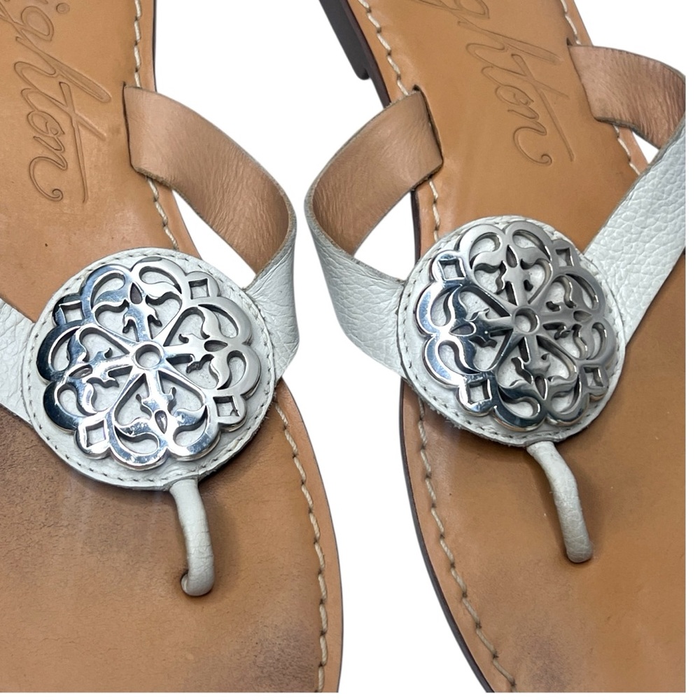 BRIGHTON Alice White Leather Sandals Silver‎ Medallion Size 8.5 - Picture 3 of 12
